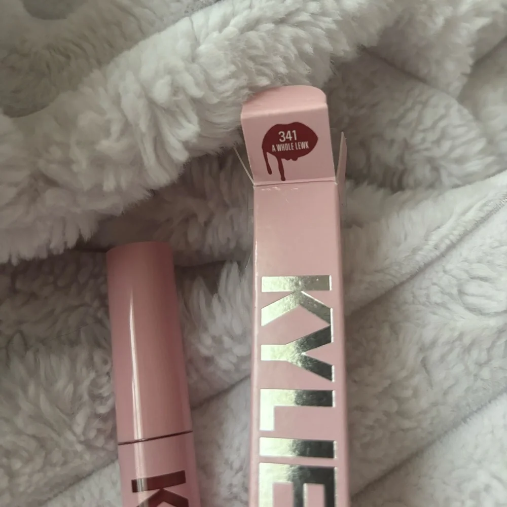 NWT KYLIE COSMETICS Lip Shine Lacquer #341 A whole lewk